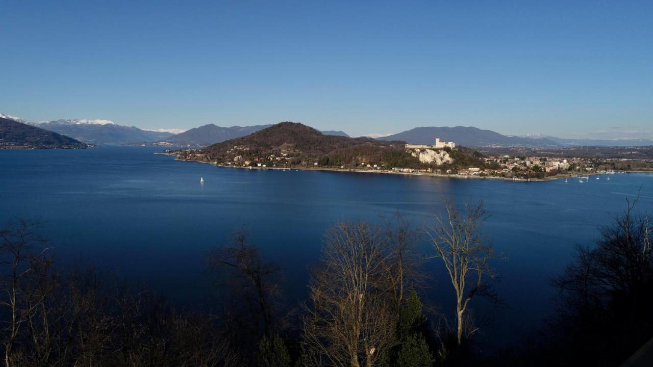 Villa La Casa Nel Parco à Arona Extérieur photo